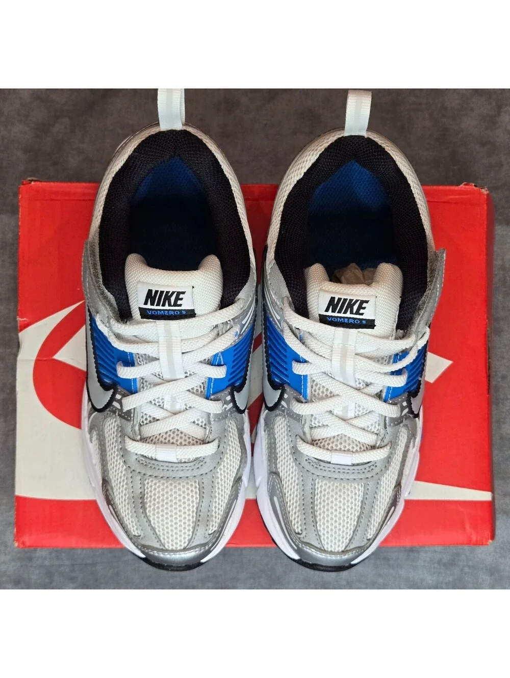Nike Vomero 5 - White / Metallic Silver / Blue (HF6999-105) Youth Size 2Y NEW